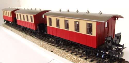 MARKLIN HO: Vintage 3-rail AC Pass Coaches in Trans-Europe livery, Good un-boxed condition (Germany)