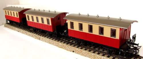 MARKLIN HO: Vintage 3-rail AC Pass Coaches in Trans-Europe livery, Good un-boxed condition (Germany)