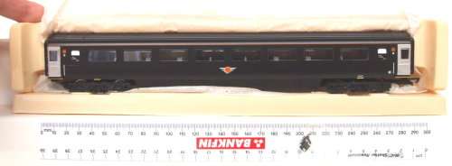 HORNBY OO: Detailed English Grand Central MK3 Passenger Coach R4330 in NEW boxed condition (China)