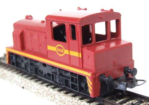 LIMA HO: SAR Red Shunter Locomotive in very good un-boxed operating condition (Italy)