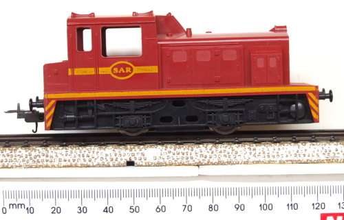 LIMA HO: SAR Red Shunter Locomotive in very good un-boxed operating condition (Italy)
