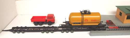 LIMA HO: RARE Rolling Stock Road Transporter with Shell Tanker in Good un-boxed condition(Italy)