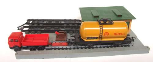 LIMA HO: RARE Rolling Stock Road Transporter with Shell Tanker in Good un-boxed condition(Italy)