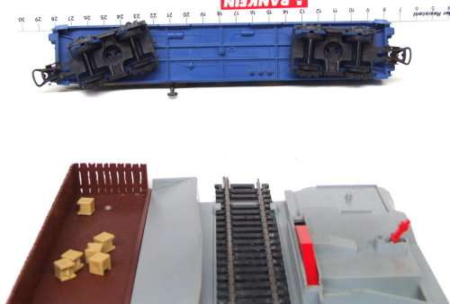 LIMA HO: RARE Auto Unloading Dock with Blue Train Baggage Van in Good un-boxed condition(Italy)