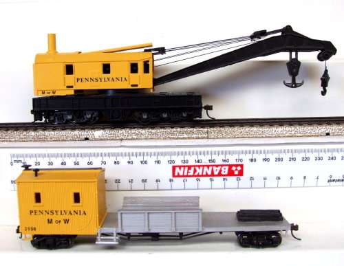 BACHMANN HO: PENNSYLVANIA Crane with Support Car in Very Good Complete, unboxed condition (Germany)
