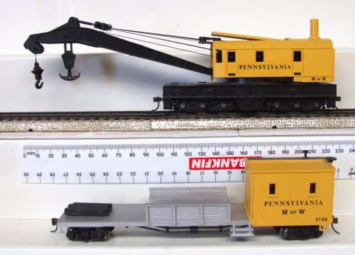 BACHMANN HO: PENNSYLVANIA Crane with Support Car in Very Good Complete, unboxed condition (Germany)