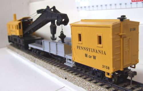 BACHMANN HO: PENNSYLVANIA Crane with Support Car in Very Good Complete, unboxed condition (Germany)