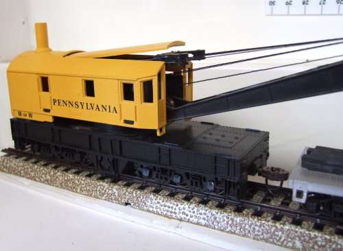 BACHMANN HO: PENNSYLVANIA Crane with Support Car in Very Good Complete, unboxed condition (Germany)