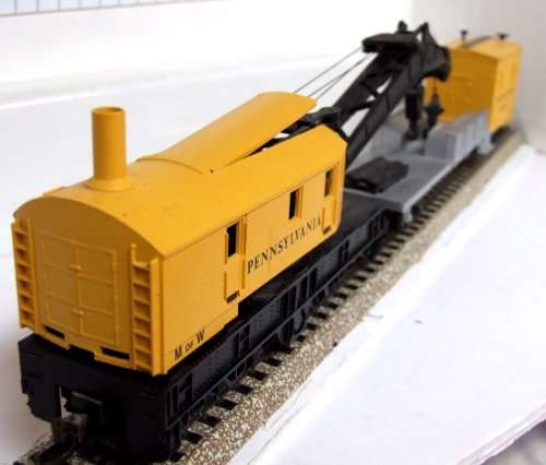 BACHMANN HO: PENNSYLVANIA Crane with Support Car in Very Good Complete, unboxed condition (Germany)
