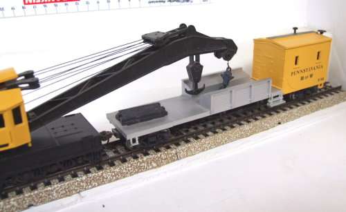 BACHMANN HO: PENNSYLVANIA Crane with Support Car in Very Good Complete, unboxed condition (Germany)