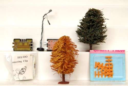 SCENERY HO: On Auction are these Layout Items in good operational condition