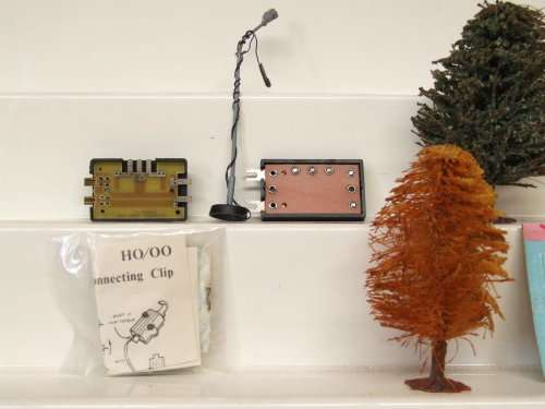 SCENERY HO: On Auction are these Layout Items in good operational condition