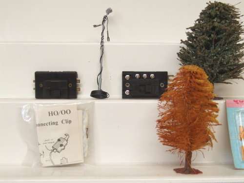 SCENERY HO: On Auction are these Layout Items in good operational condition