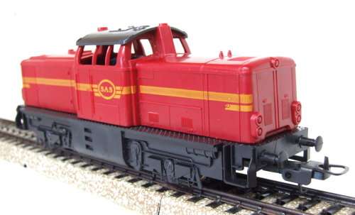 LIMA HO: SAR Red Locomotive in LIKE NEW boxed operating condition (Italy)