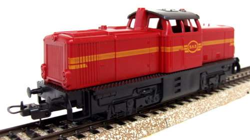 LIMA HO: SAR Red Locomotive in LIKE NEW boxed operating condition (Italy)