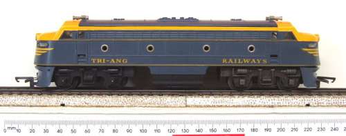 TRI-ANG OO/HO: RARE Vintage Loco in Very Good boxed condition (England)