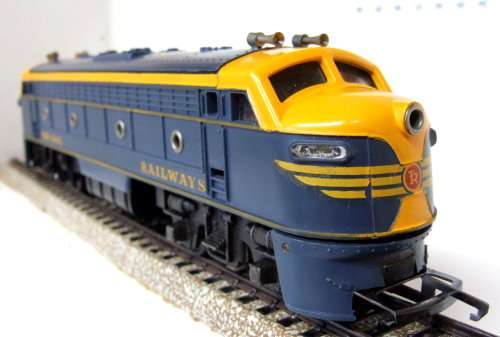 TRI-ANG OO/HO: RARE Vintage Loco in Very Good boxed condition (England)