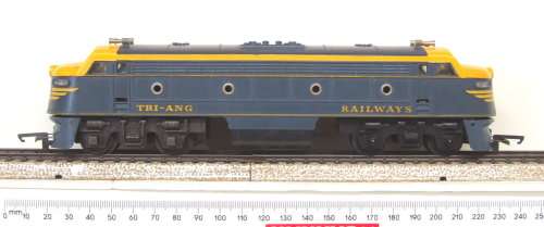 TRI-ANG OO/HO: RARE Vintage Loco in Very Good boxed condition (England)