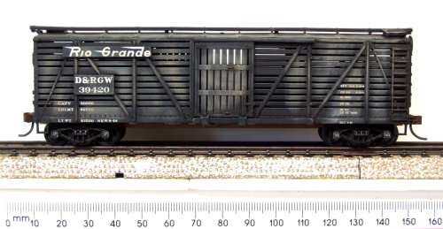 WALTHERS HO: DRGW American 40' Live Stock Car in Like New Weathered boxed condition (China)