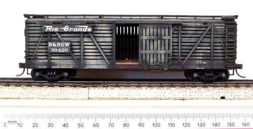 WALTHERS HO: DRGW American 40' Live Stock Car in Like New Weathered boxed condition (China)