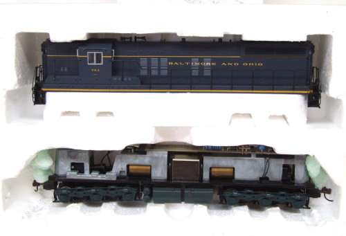 PROTO 2000 SERIES HO: American SD7 EMD DCC ready Loco in Like New boxed condition(USA)