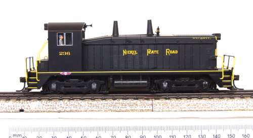 BROADWAY PARAGON2  HO:  EMD Switcher SW7 Loco with DCC Sound Decoder in NEW boxed condition(China)