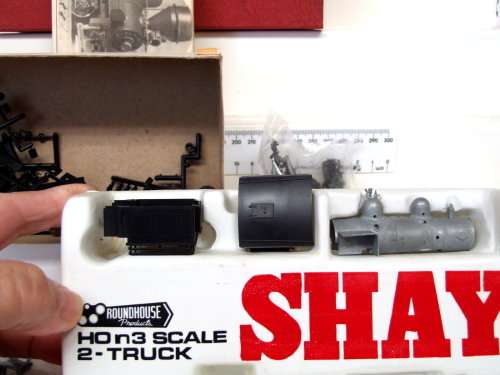 ROUNDHOUSE LOCOMOTIVE HO : Undecorated 2 Truck SHAY Kit in New Un-assembled boxed condition(USA)