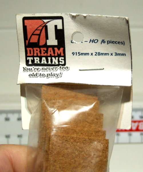 DTM HO: Cork Roadbed, 0.9m in Length,Pack of 6 (R30) in NEW Packaged Condition.(ZAR)