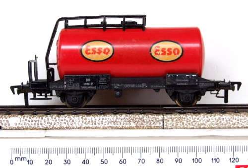 FLEISCHMANN HO: DB Vintage ESSO Gas Tanker in Fair un-boxed condition (GERMANY)