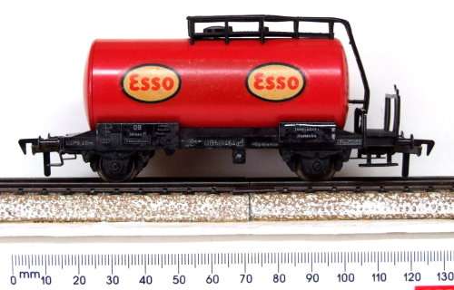 FLEISCHMANN HO: DB Vintage ESSO Gas Tanker in Fair un-boxed condition (GERMANY)