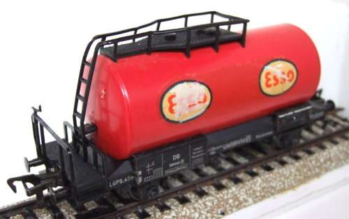 FLEISCHMANN HO: DB Vintage ESSO Gas Tanker in Fair un-boxed condition (GERMANY)