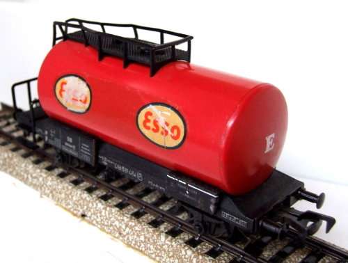FLEISCHMANN HO: DB Vintage ESSO Gas Tanker in Fair un-boxed condition (GERMANY)