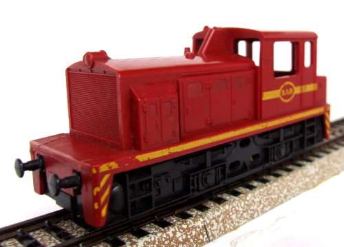 LIMA HO: SAR Red Shunter Locomotive in fair un-boxed operating condition (Italy)