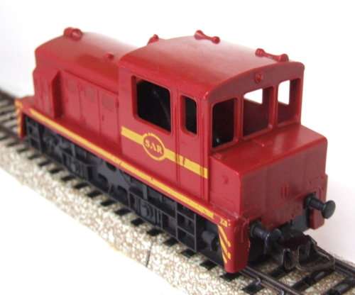 LIMA HO: SAR Red Shunter Locomotive in fair un-boxed operating condition (Italy)
