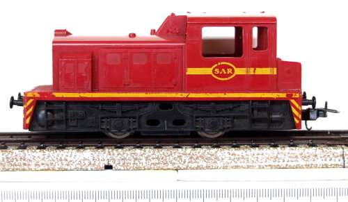 LIMA HO: SAR Red Shunter Locomotive in fair un-boxed operating condition (Italy)