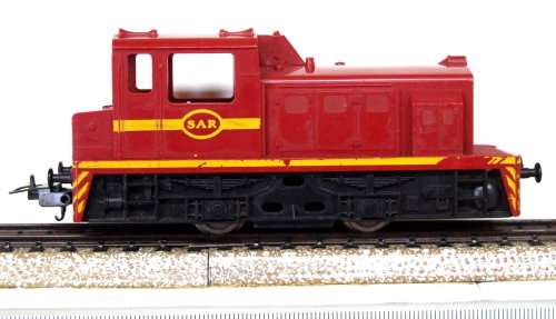 LIMA HO: SAR Red Shunter Locomotive in fair un-boxed operating condition (Italy)