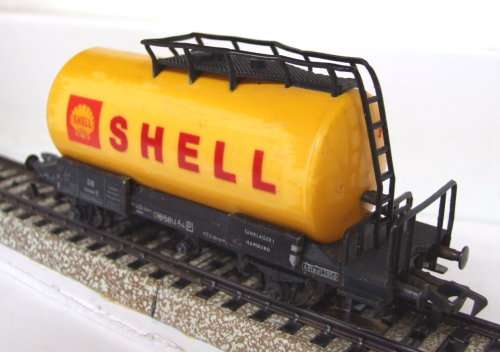 FLEISCHMANN HO: DB Vintage SHELL Gas Tanker in Good un-boxed condition (GERMANY)