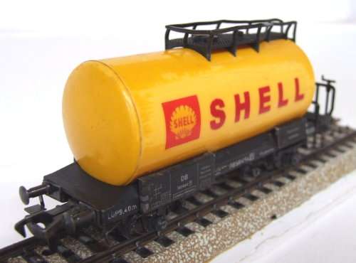 FLEISCHMANN HO: DB Vintage SHELL Gas Tanker in Good un-boxed condition (GERMANY)