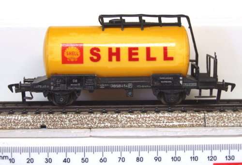 FLEISCHMANN HO: DB Vintage SHELL Gas Tanker in Good un-boxed condition (GERMANY)