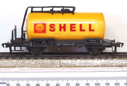 FLEISCHMANN HO: DB Vintage SHELL Gas Tanker in Good un-boxed condition (GERMANY)