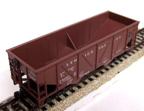 ATHEARN HO: LV American 2Bay Hopper with Real Sprung KD Couplings in good used & unboxed condition