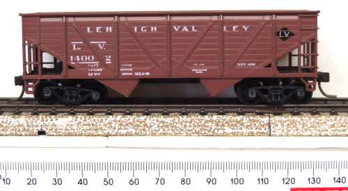 ATHEARN HO: LV American 2Bay Hopper with Real Sprung KD Couplings in good used & unboxed condition