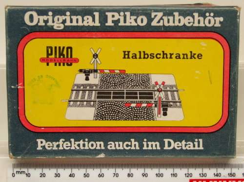 PIKO HO: Electro- Magnetic Rail Crossing with Booms in SCRAP used boxed condition(Germany)
