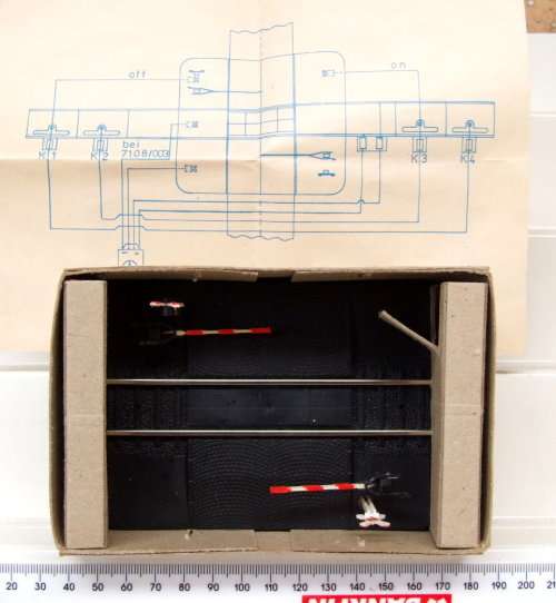 PIKO HO: Electro- Magnetic Rail Crossing with Booms in SCRAP used boxed condition(Germany)