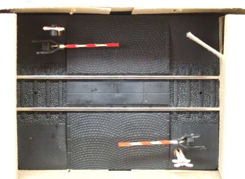 PIKO HO: Electro- Magnetic Rail Crossing with Booms in SCRAP used boxed condition(Germany)