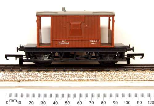 TRI-ANG OO: Detailed Vintage English Brake Van in fair un-boxed condition (England)