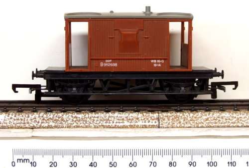 TRI-ANG OO: Detailed Vintage English Brake Van in fair un-boxed condition (England)