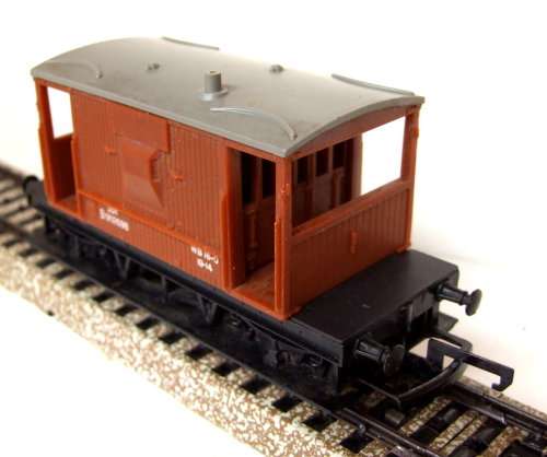 TRI-ANG OO: Detailed Vintage English Brake Van in fair un-boxed condition (England)