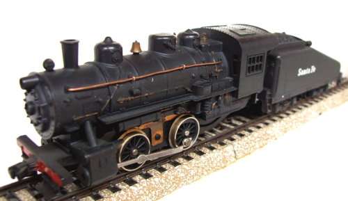 LIMA HO: SANTA FE Locomotive and Tender in Fair un-boxed condition (Italy)