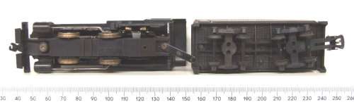 LIMA HO: SANTA FE Locomotive and Tender in Fair un-boxed condition (Italy)